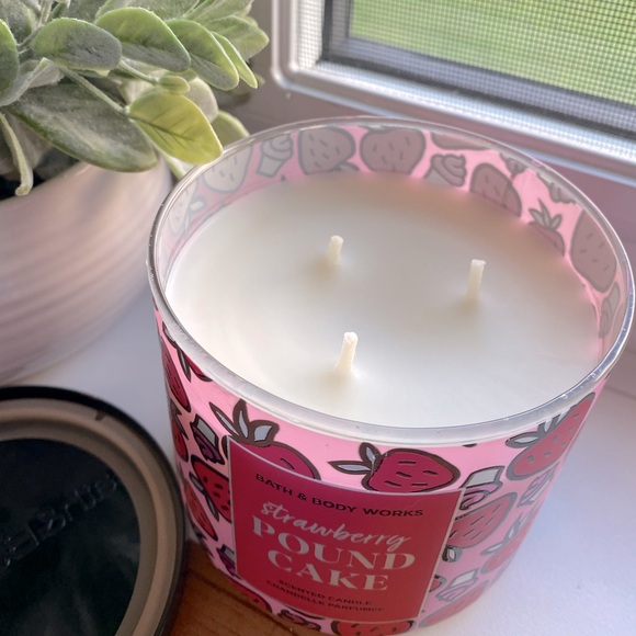 strawberry pound cake candle - Picture 2 of 3